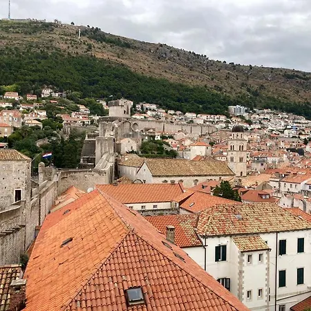 Vjera Πανσιόν