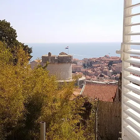 Vjera Πανσιόν 2*