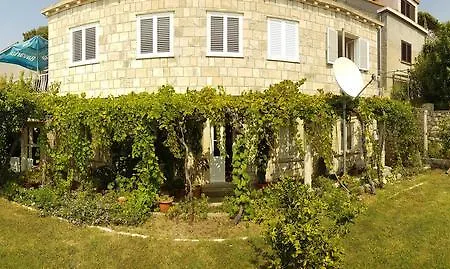 Πανσιόν Vjera